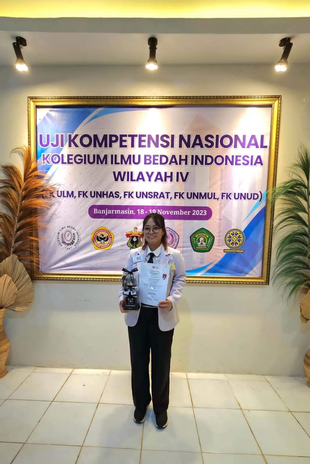dr. Injilita Nansi Tangkuman Lulus Ujian Nasional Kompetensi Bedah dengan gelar SpB